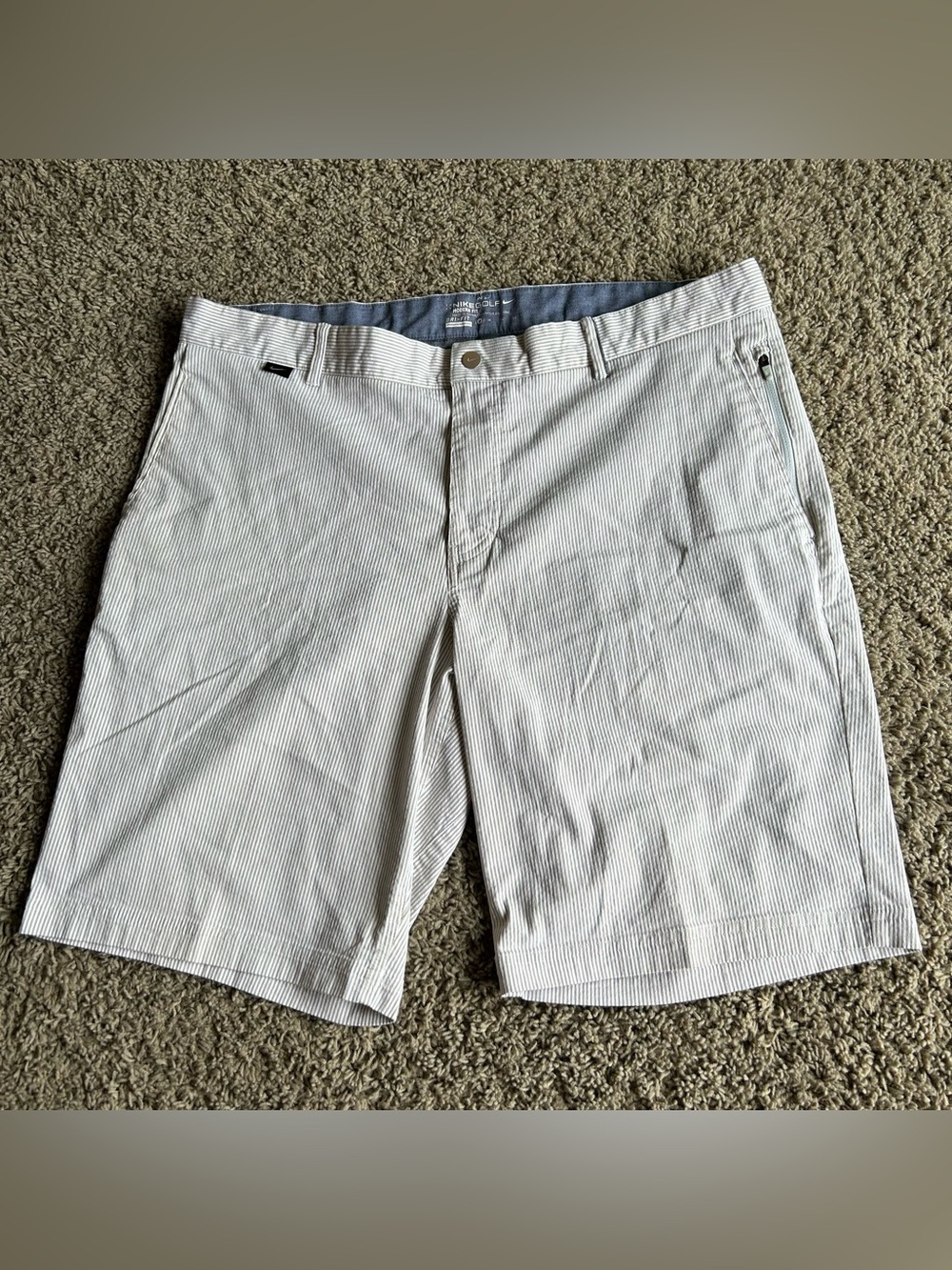 Nike Dri-FIT Golf Shorts Mens 38x10 Light Gray Pinstripe Modern Fit Corduroy
